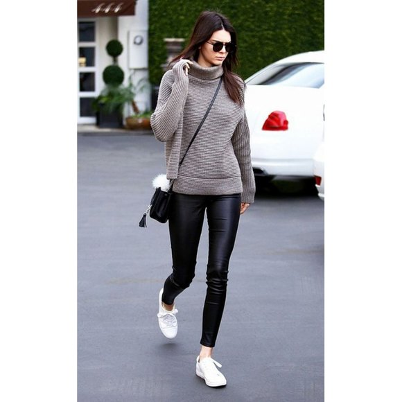 Aritzia Mika Cashmere & Wool Funnel Cowl Turtleneck Sweater Boxy Oversized Cozy - Picture 11 of 15